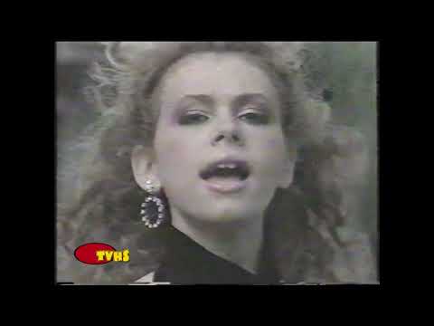 Martine St-Clair - Il y a de l'amour dans l'air  ( Claude Michel Schonberg )  1984