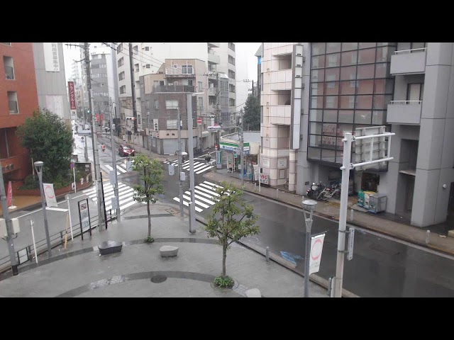 JR蒲田駅東口と京急蒲田駅西口の中間付近 さかさ川通り 三角広場