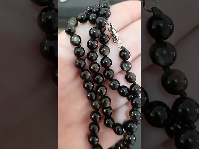 Vídeo relacionado con INFUSEU Collar Cristal Dragón, Dragón Nórdico Envuelto Cilindro De Piedra Preciosa De Obsidiana Negro Colgante De Cristal Hexagonal De Curación Colgante Gótico Regalo para Hombres Mujeres