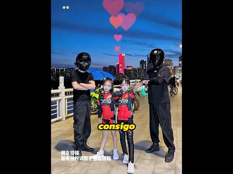 Tanto al padre como a la hija les encantan las motocicletas.