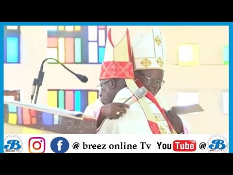 Askofu Rwoma na Askofu Kilaini Wakumbatiana kwa upendo/ni Baada ya Maneno haya ya busara yanayogusa.