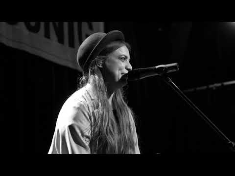 Frau Winzig "Samtblau" unplugged | FEE vs. CÖNIG