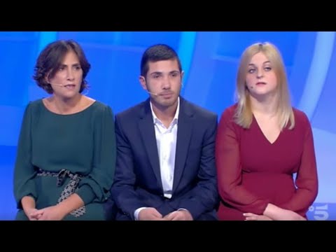 C'È POSTA PER TE:ERICA CHIUDE LA BUSTA AL PADRE, MARIA SI INDIGNA.