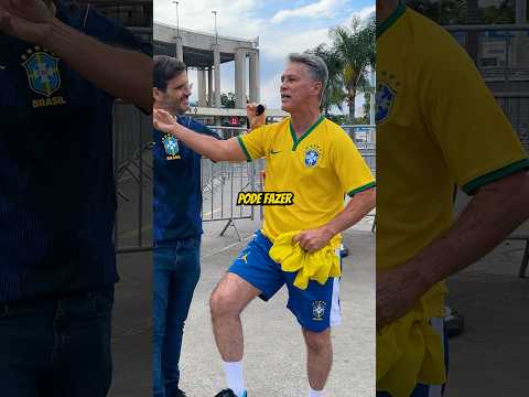 Encontrei o mestre das embaixadinhas