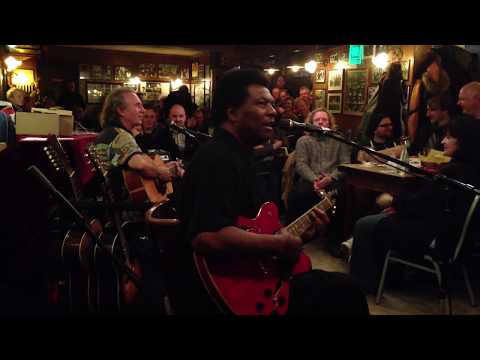 Hans Theessink & Terry Evans - LIVE @ Cotton Club, Hamburg - "Pouring Water On A Drowning Man"