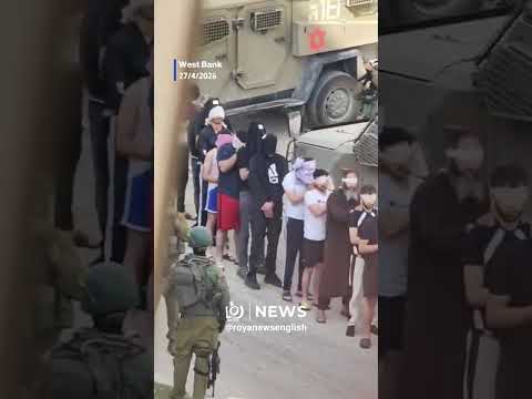 ‘Israeli’ forces carry out arrests in Qalandia, detainees blindfolded