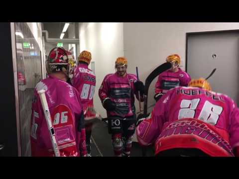 Anspannung im Kabinengang - und Jack Combs ist immer der Letzte