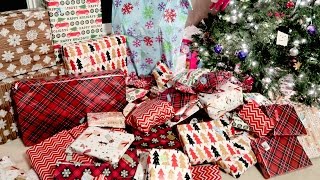 Mom Wrapping 80 Presents In 6 Minutes!! Time Lapse