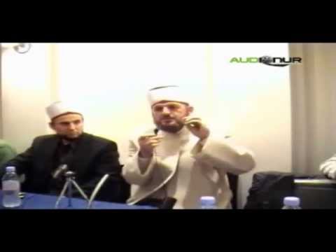 Disa që falen me këmbë hapur dhe duar në gjoksa (pyetje) - Hoxhë Shefqet Krasniqi