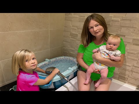 ПЕРВОЕ КУПАНИЕ В НЕОБЫЧНОЙ ВАННОЧКЕ. НИКА ЛАЙФ