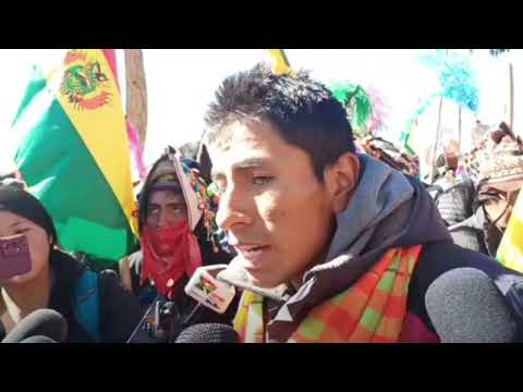 COMUNARIOS DE CHAYANTA DE POTOSI´SE DIRIGEN EN MARCHA AL CENTRO PACEÑO