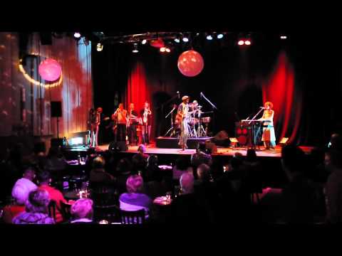 RAS PEREZ & The Reggae Ambassadubs - "People doh cry" live