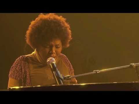 Carleen performs "Woman in Me" on France's "One Shot Not"