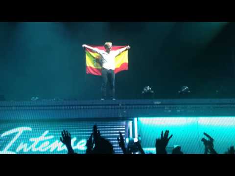 Armin Only Intense Spain live Armin Van Burren feat susana vs photographer-Airport shivers 20-9-14