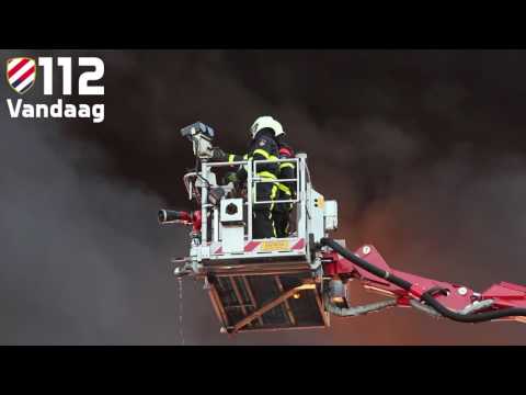 Grote uitslaande bedrijfsbrand in Waalwijk