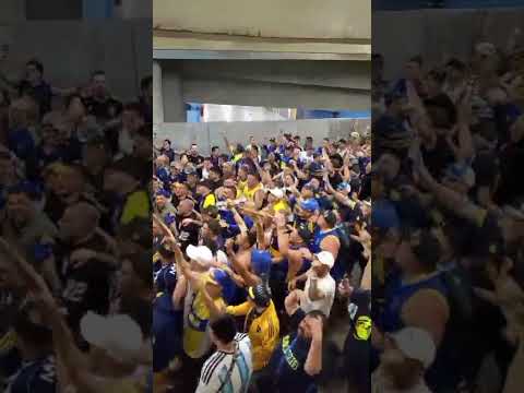 "El Jugador Nº 12 de Boca Juniors anoche cantando “Todos los momentos que viví” en el Maracaná" Barra: La 12 &bull; Club: Boca Juniors &bull; País: Argentina