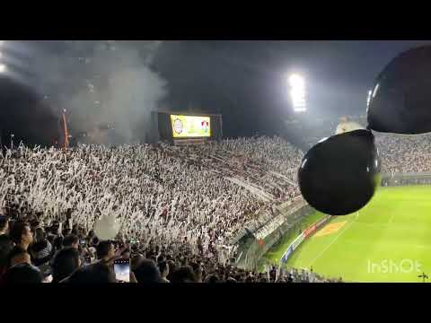 "Canta la hinchada / Olimpia vs Fluminense / Copa Libertadores Fase 3 2022." Barra: La Barra 79 &bull; Club: Olimpia