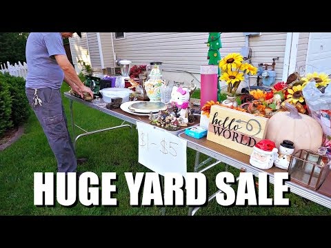 HUGE YARD SALE: DECLUTTERING THE HOUSE! | JuicyJas