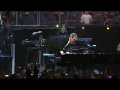 Videoclip de The Bitch Is Back (Live At Madison Square Garden) — Elton John