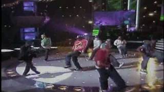 American Idol Finale- larry platt pants on the ground