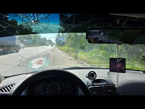 Камень вышел Данилу в лобовое стекло