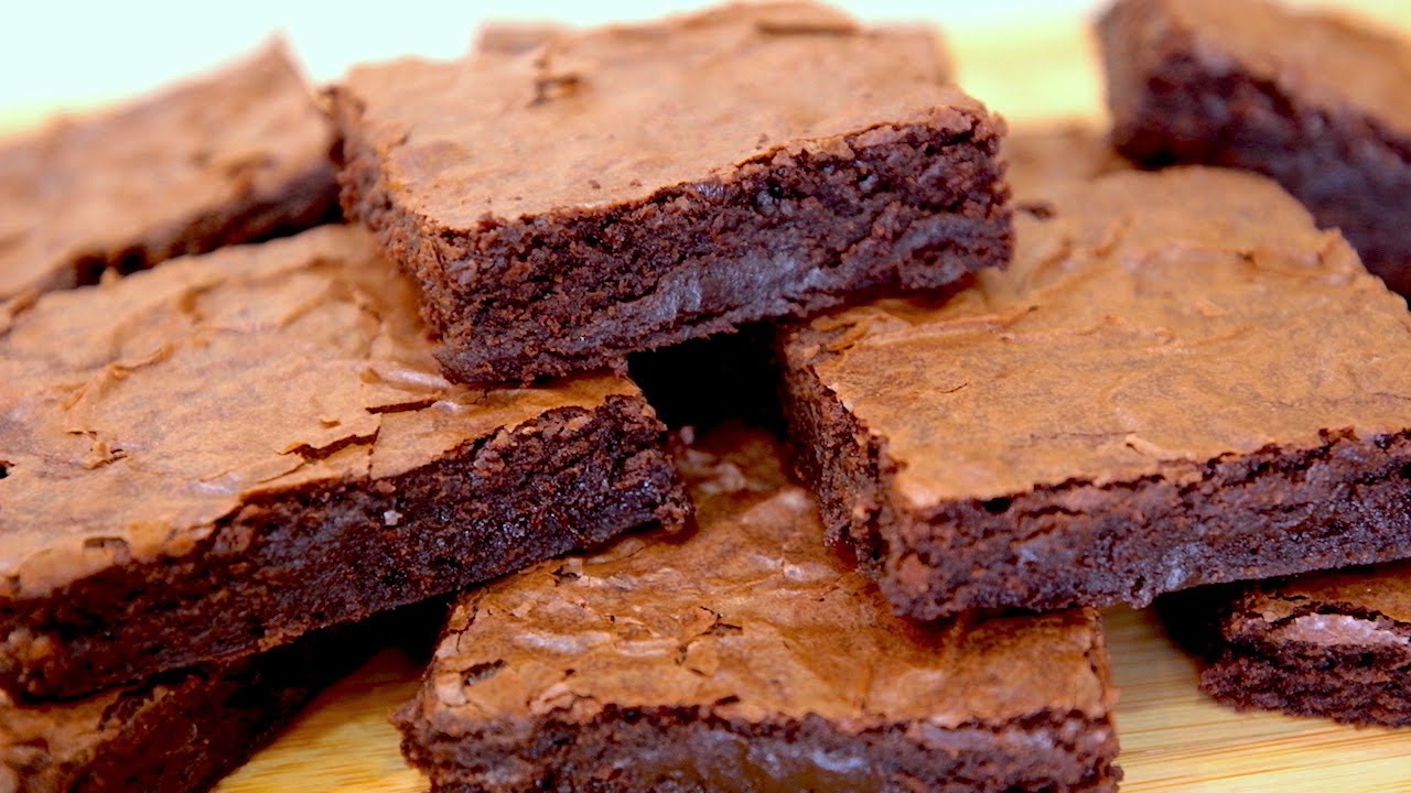 BROWNIE DE NESCAU EM 2 MINUTOS! A MELHOR RECEITA DE TODAS! TEXTURA PERFEITA!  FÁCIL! Isamara Amâncio