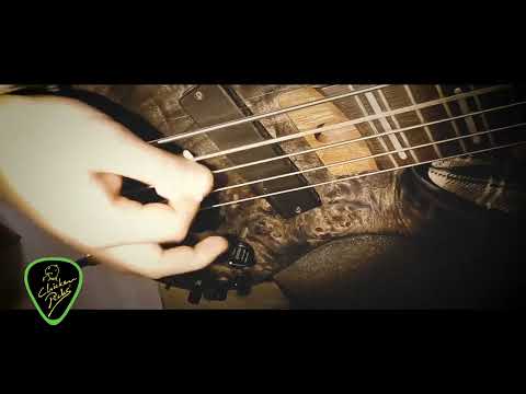 Demo ChickenPicks Bermuda III XL 2.1 mm BASS PICK by Marc Maurer