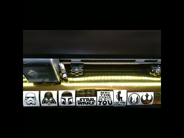 Vídeo relacionado con Pegatinas de pared BRILLAN EN LA OSCURIDAD. Vinilo decorativo para enchufe o interruptor de STAR WARS - GUERRA DE LAS GALAXIAS. Pegatinas FLUORESCENTES. Láminas luminosas