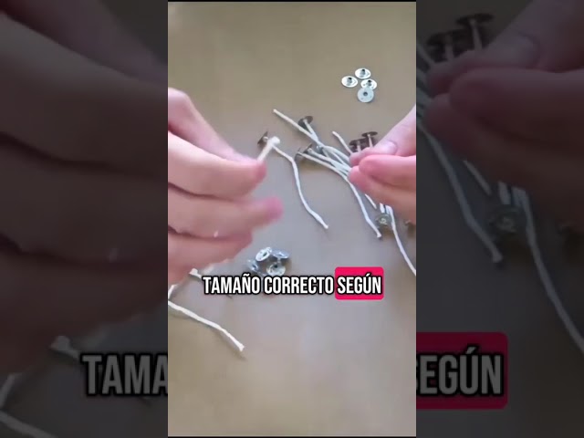 Vídeo relacionado con Pegatina de Mecha de Vela Adhesiva Robusta, Rollo de Mecha de Vela Adhesiva, Pegatina de Mecha de Vela de Espuma Previa, para Frascos de Vidrio, Latas de Metal, 3 Rollos 300