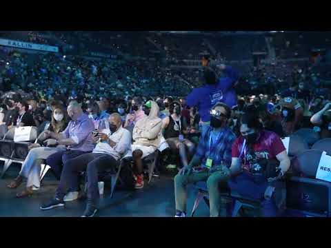 fans sing guilty gear theme at EVO