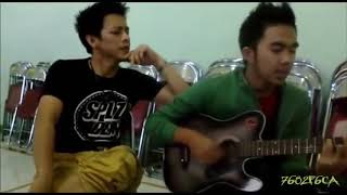 Download lagu Suara Ariel noah tanpa mic saat menyanyikan lagu Kisah Cintaku mp3