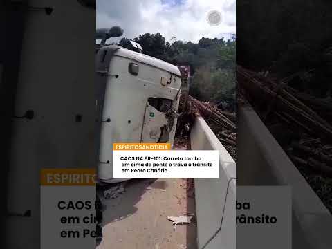 CAOS NA BR-101: Carreta tomba em cima de ponte e trava o trânsito em Pedro Canário
