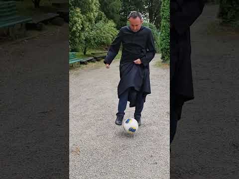 KS. JAKUB BARTCZAK robi dookoła świata ⚽