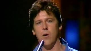 Shakin Stevens - &quot;It&#39;s Late&quot; - The Main Attraction (30-07-1983)