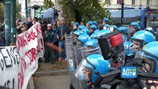 Vannacci a Torino, tensioni al presidio: uova contro le forze dell'ordine