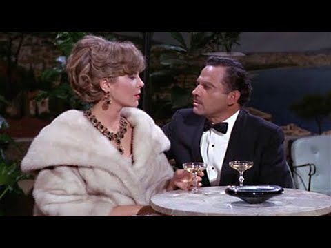 07 Lady in fur coat in MISSION IMPOSSIBLE