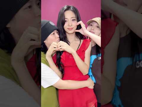 #RunAway 🏃‍♀️ with #JEONGYEON #MINA 🐶🐧 #TWICE #트와이스 #TZUYU #쯔위 #abouTZU #정연 #미나