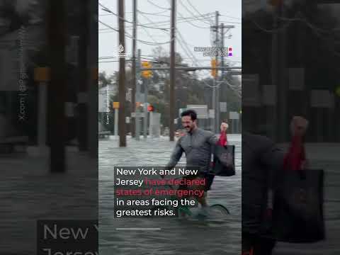 Powerful storm batters US Northeast disrupting power and travel