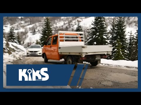 Rruga Kuqishtë-Pejë, e pakalueshme nga gropat dhe shembja e dheut, tash e dy vjet pa mirëmbajtje