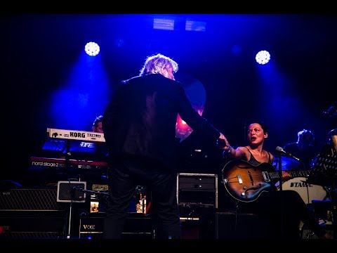 MELANIE DE BIASIO - ELLE ADORE LE NOIR (LIVE @ RADIO 1 ARNO SESSIE)