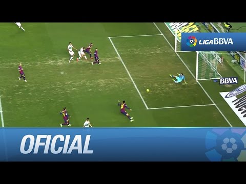 Chut de Fajr que saca abajo Claudio Bravo