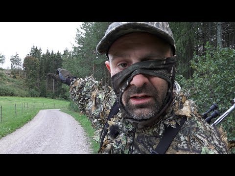 Jompen och Pierre på jakt efter kronhjort och råbock. Jakt är Jakt