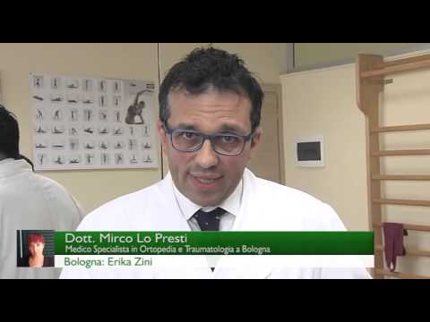 Dolore al braccio destro, la mano destra e del collo Muscoli delle braccia doloranti a osteocondrosi