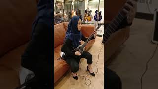 🎵Normal Girl plays Burzum - &quot;Dunkelheit&quot; at Guitar Store 🔥