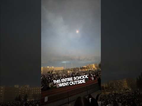 This solar eclipse video is unreal ????