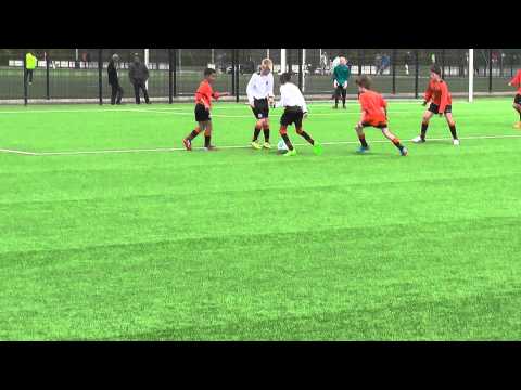 17 mei 2015 VV De Meern D3 - VV De Meern D4 FPT 3-0 Goede redding keeper D4 op inzet Leandro