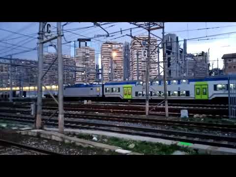 Vivalto in transito a Napoli Gianturco - Vivalto passing through Napoli Gianturco