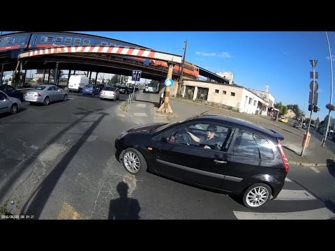 KOE-327 Csak akkor néz balra, ha már autók is jöhetnek - Looks only when there is cars coming