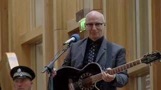 Midge Ure performs the Robert Burns song “A Man’s a Man for A’ That”