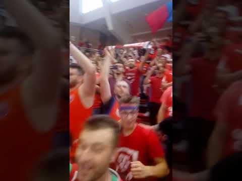 Campionii baschetbaliști de la CSM Oradea , mulțumind suporterilor !